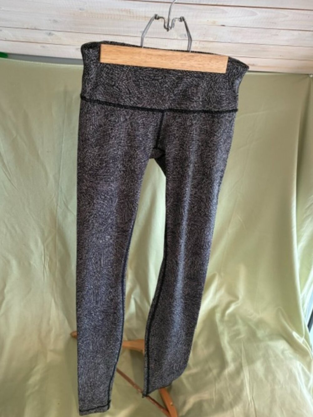 Lululemon size 4 women's leggings